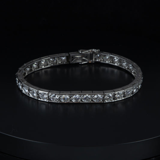 Riviere oro blanco y diamantes con un total de 9 qts.