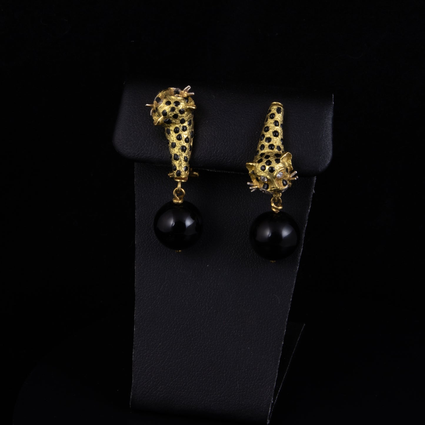Pendientes "leopardos" oro y onix.