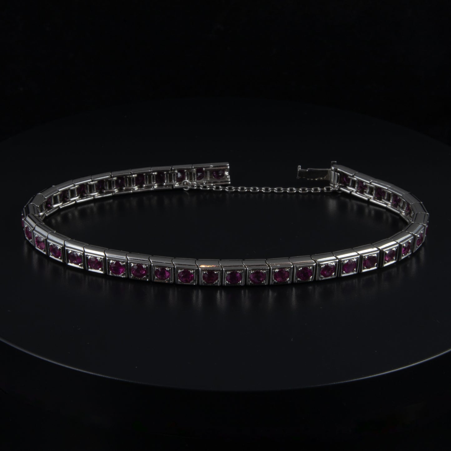 Riviere oro blanco rubies talla brillante 0,08 cts. x 39 con un total de 3,12 qts.