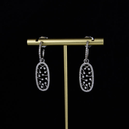 Pendientes en oro blanco y diamantes.