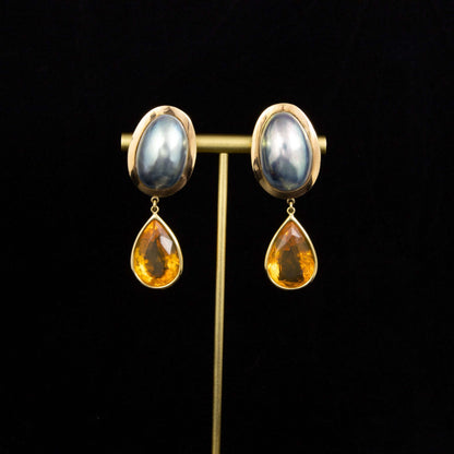 Pendientes en oro, perlas filipinas y ámbar.