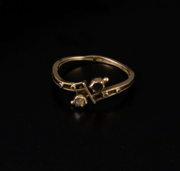 Anillo 1890 aprox. en oro con diamantes.